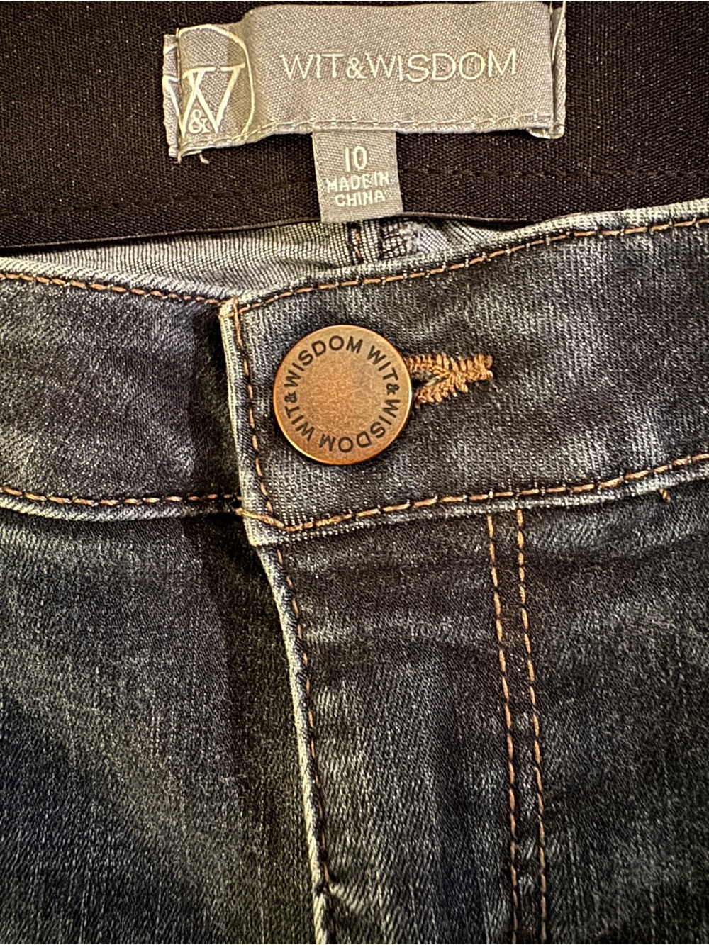 WIT & WISDOM Women’s Dark Blue Denim Raw Edge Capri - size 10